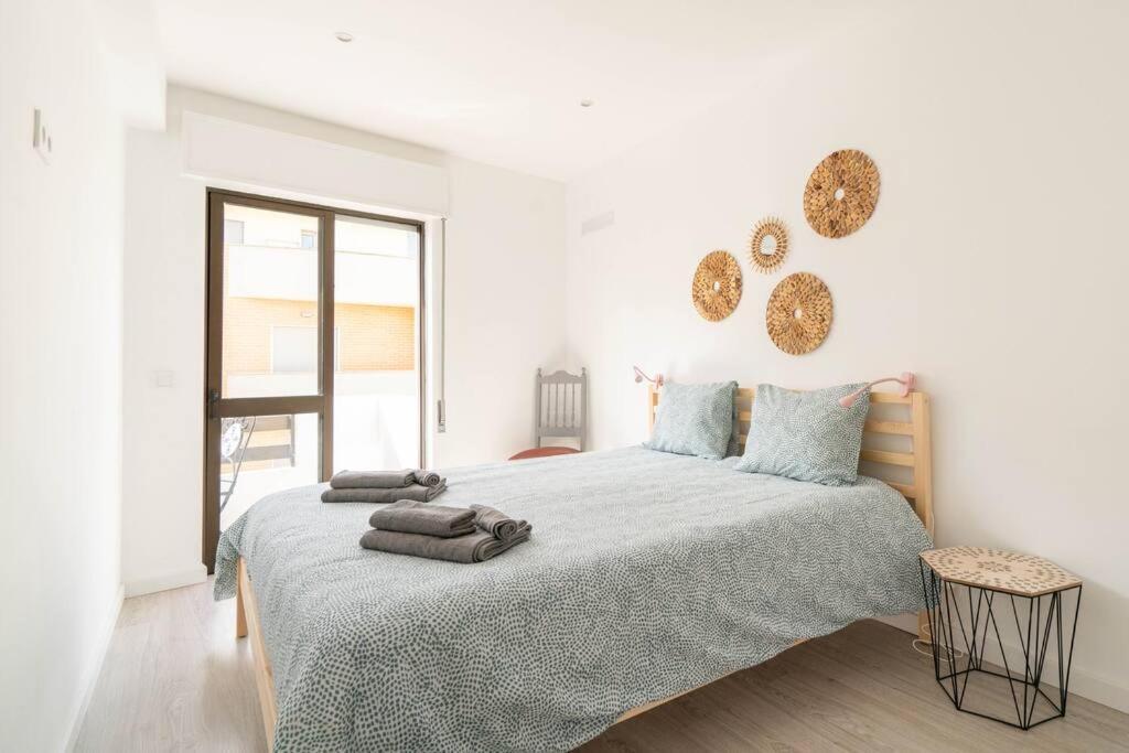 Casa Oliveira - Sunny 2-Bed Retreat Steps From The Beach Armação de Pêra Exterior foto